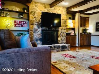 309 Blue Ridge Road Louisville, KY 40223 - Photo 4 of 34 Family Room