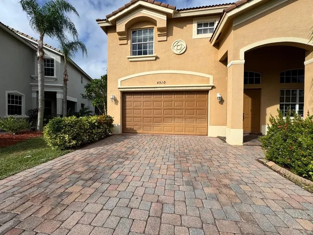 $3,500 | 4910 Southeast Askew Avenue, Stuart, FL 34997