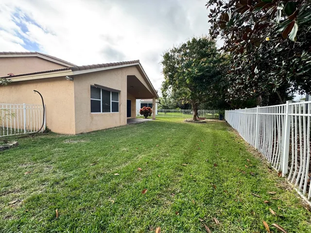 $3,500 | 4910 Southeast Askew Avenue, Stuart, FL 34997