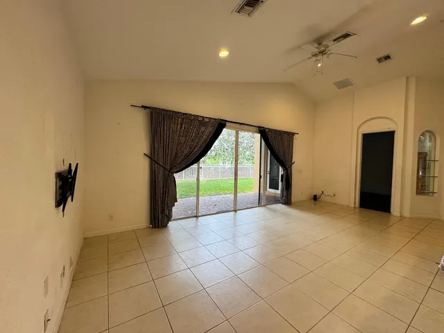 $3,500 | 4910 Southeast Askew Avenue, Stuart, FL 34997