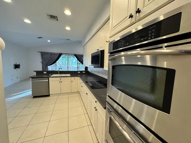 $3,500 | 4910 Southeast Askew Avenue, Stuart, FL 34997