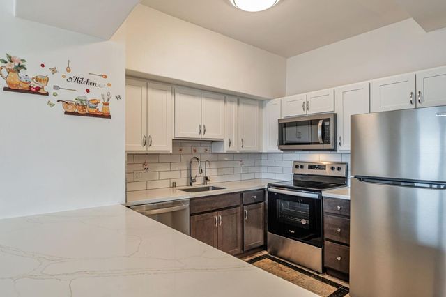 $467,000 | 6363 Christie Avenue, Unit 2122, Emeryville, CA 94608