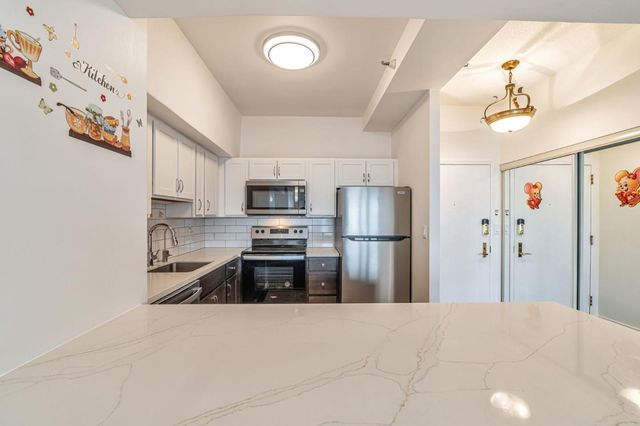 $467,000 | 6363 Christie Avenue, Unit 2122, Emeryville, CA 94608