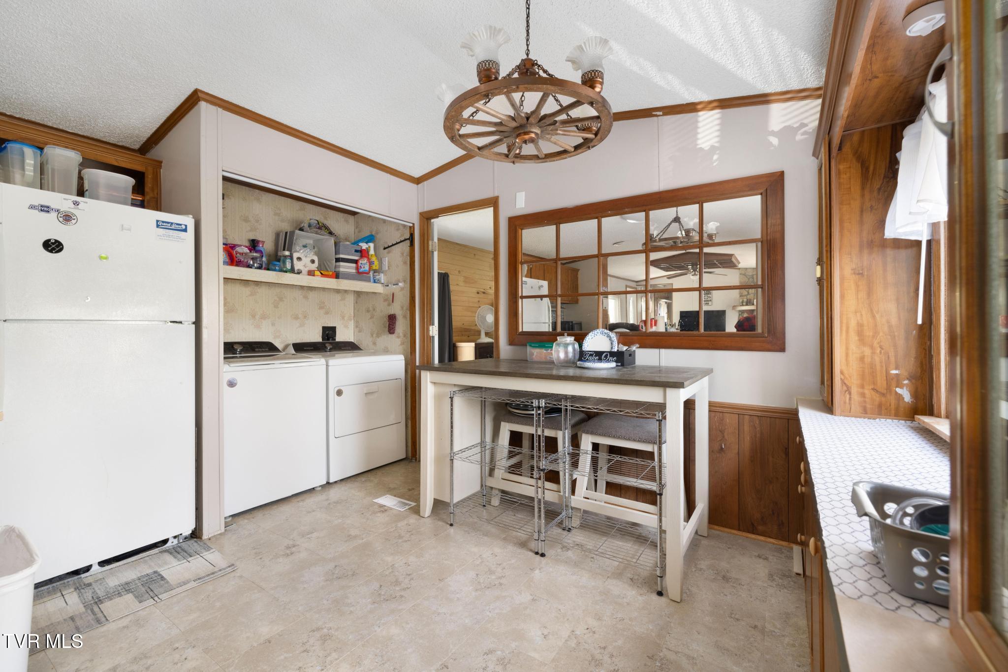 717 White Top Road Bluff City, TN 37618 - Photo 12 of 30 Dining area