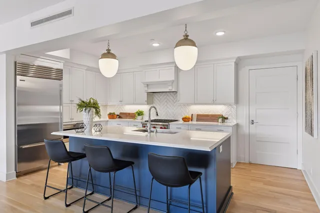 $1,950,000 | 222 Ferndale Road South, Unit 203, Wayzata, MN 55391