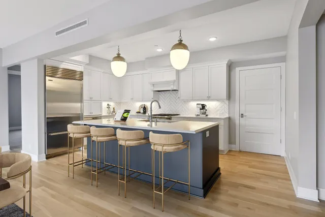 $1,950,000 | 222 Ferndale Road South, Unit 203, Wayzata, MN 55391