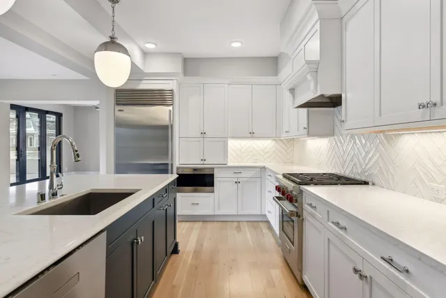 $1,950,000 | 222 Ferndale Road South, Unit 203, Wayzata, MN 55391