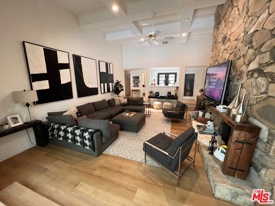 22477 Liberty Bell Road Calabasas, CA 91302 - Photo 12 of 26 Gallery Image 12