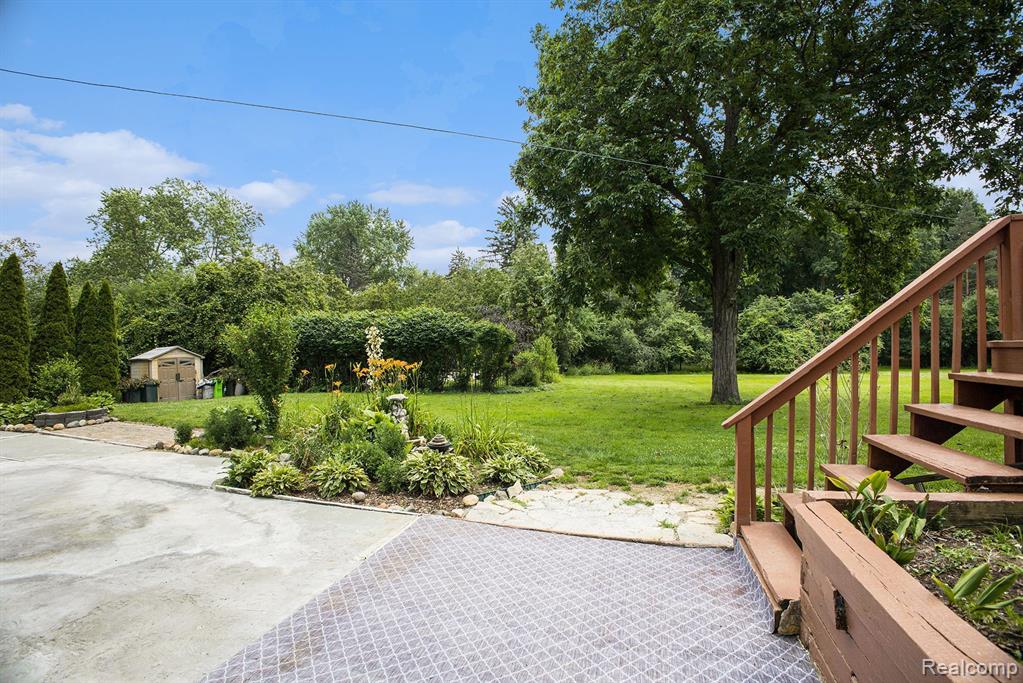 3931 Stonecrest Road West Bloomfield, MI 48322 - Photo 33 of 42 Gallery Image 33