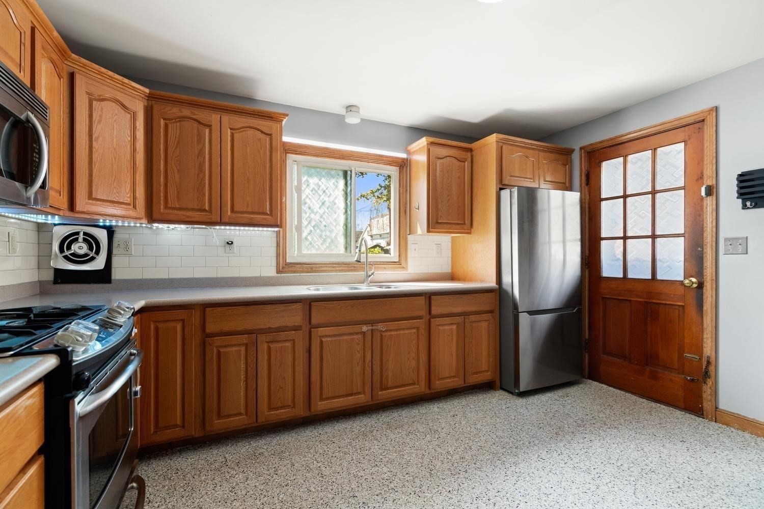4 Spring Valley Road Boston, MA 02132 - Photo 9 of 30 Gallery Image 9