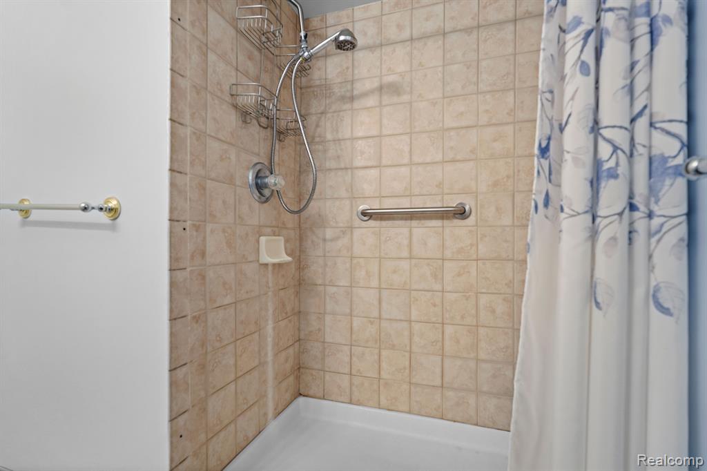 3577 Tremonte Circle Rochester, MI 48306 - Photo 33 of 42