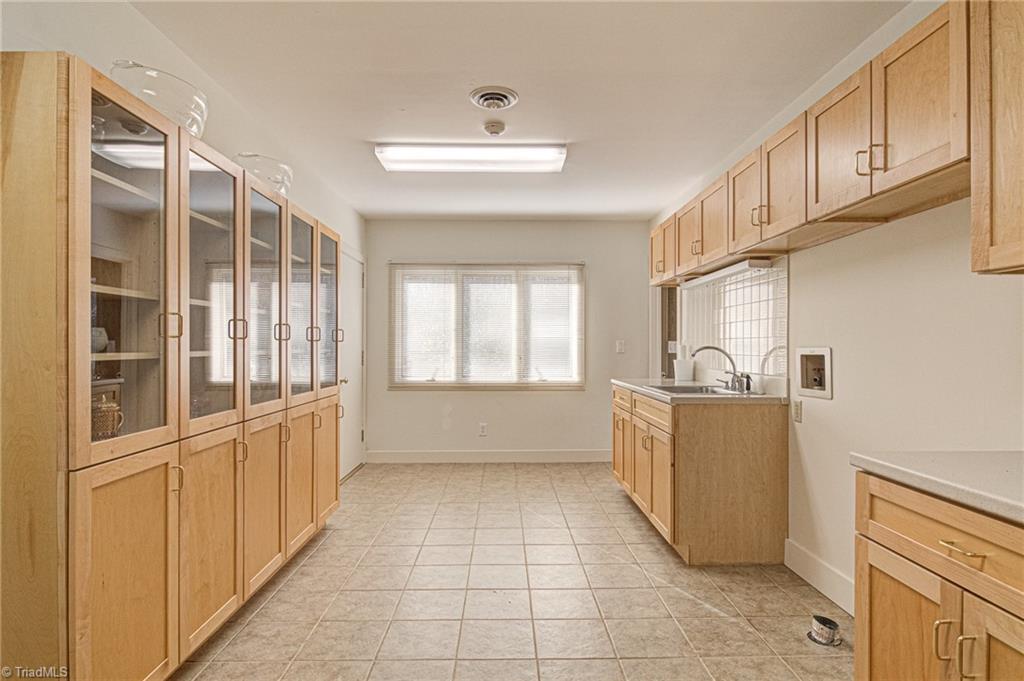 9090 River Path Road Lewisville, NC 27023 - Photo 26 of 50 Butler pantry/laundry room