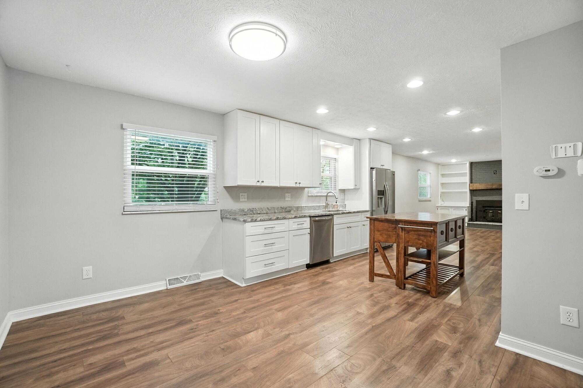 2269 Fishinger Road Upper Arlington, OH 43221 - Photo 31 of 107 Eating area looking towards kitchen