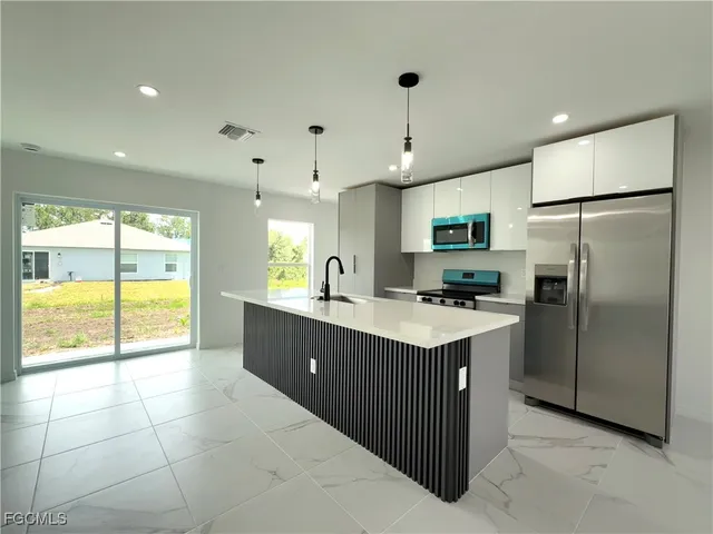 $284,000 | 206 Pembroke Street, Lehigh Acres, FL 33974