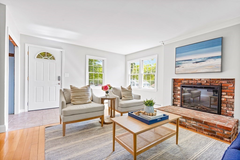 121 Wompatuck Road Hingham, MA 02043 - Photo 4 of 37 Gallery Image 4