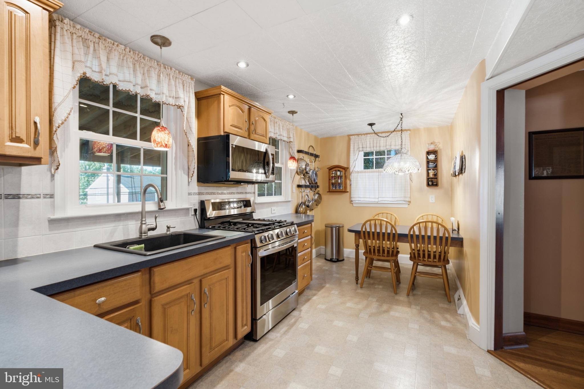 104 Flintlock Road Drexel Hill, PA 19026 - Photo 10 of 39 Eat-in Kitchen