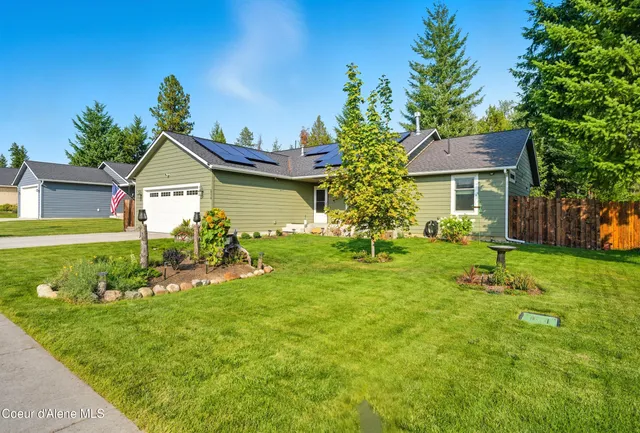 $549,900 | 5779 West Fredrick Loop, Spirit Lake, ID 83869