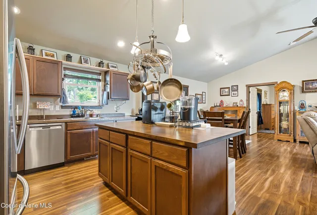 $549,900 | 5779 West Fredrick Loop, Spirit Lake, ID 83869