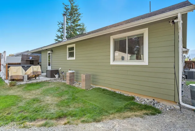 $549,900 | 5779 West Fredrick Loop, Spirit Lake, ID 83869