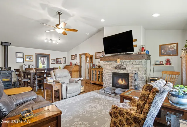 $549,900 | 5779 West Fredrick Loop, Spirit Lake, ID 83869