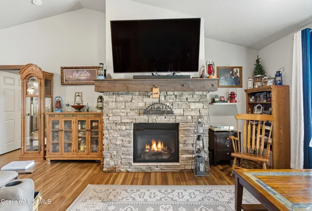 $549,900 | 5779 West Fredrick Loop, Spirit Lake, ID 83869