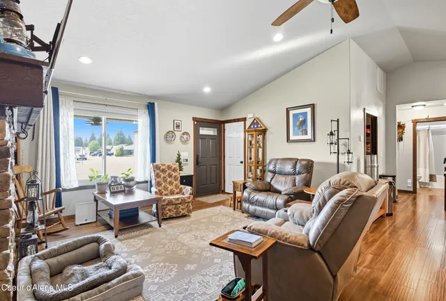 $549,900 | 5779 West Fredrick Loop, Spirit Lake, ID 83869