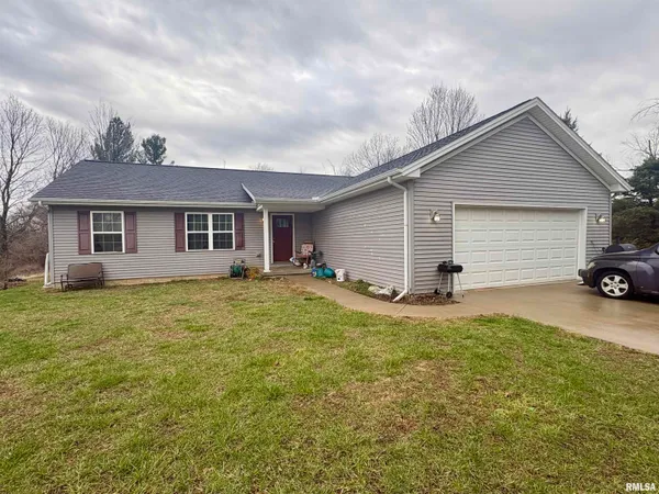 $329,900 | 16093 King Road, Danvers, IL 61732