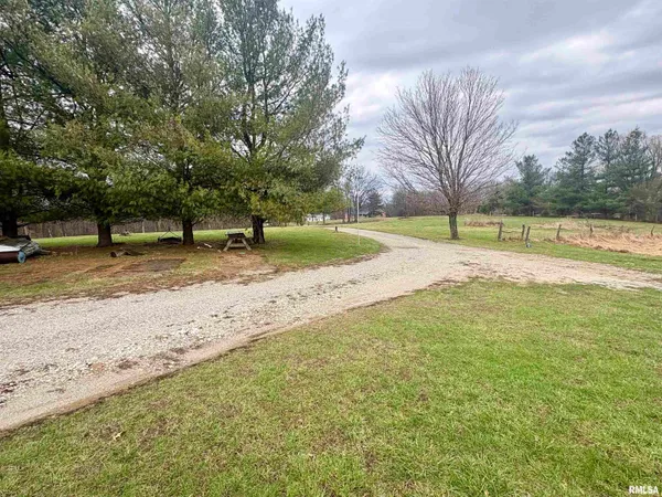 $329,900 | 16093 King Road, Danvers, IL 61732