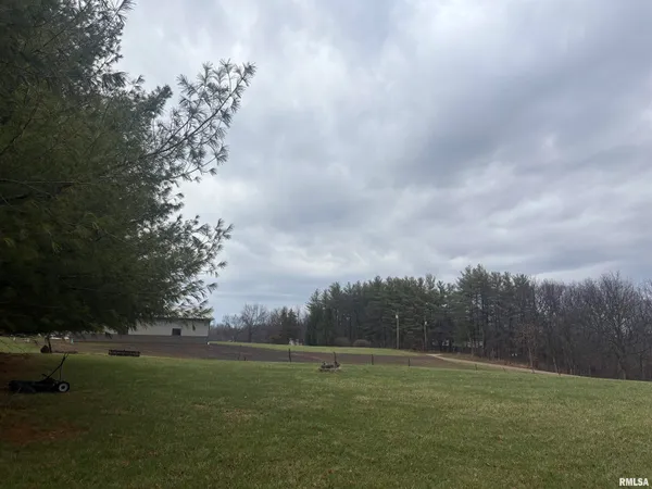 $329,900 | 16093 King Road, Danvers, IL 61732