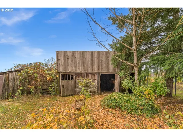 a house view with a outdoor space