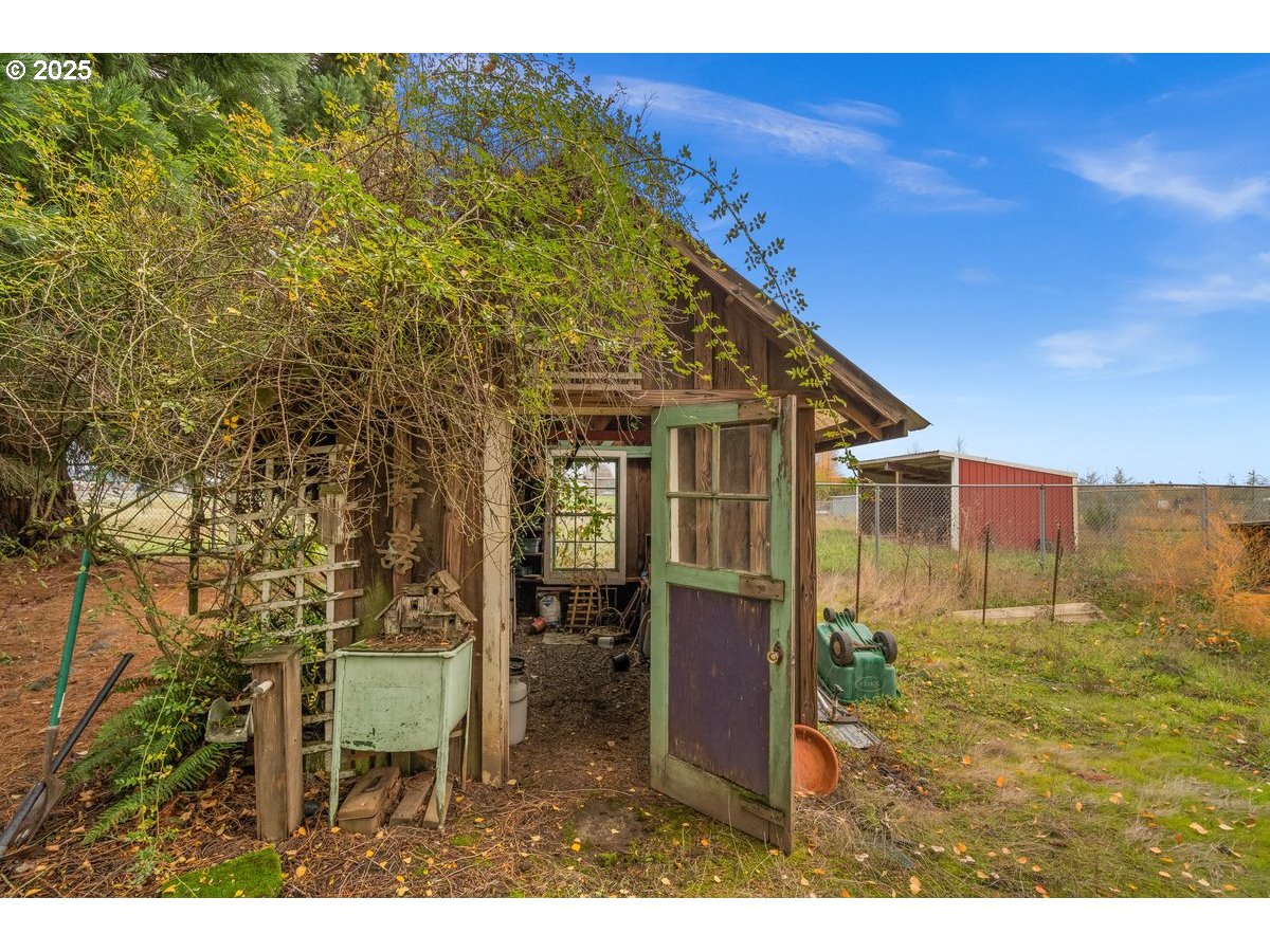 12602 Fry Road Northeast Aurora, OR 97002 - Photo 39 of 47 a view of outdoor space and yard