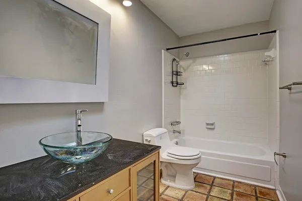 $2,500 | 217 Roy Street, Unit 2, Houston, TX 77007