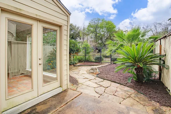 $2,500 | 217 Roy Street, Unit 2, Houston, TX 77007