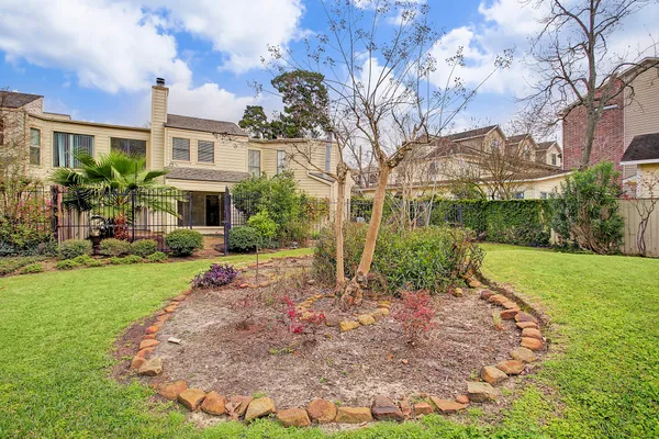 $2,500 | 217 Roy Street, Unit 2, Houston, TX 77007