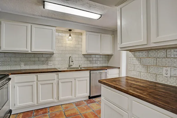 $2,500 | 217 Roy Street, Unit 2, Houston, TX 77007