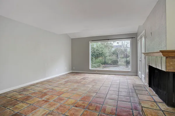 $2,500 | 217 Roy Street, Unit 2, Houston, TX 77007