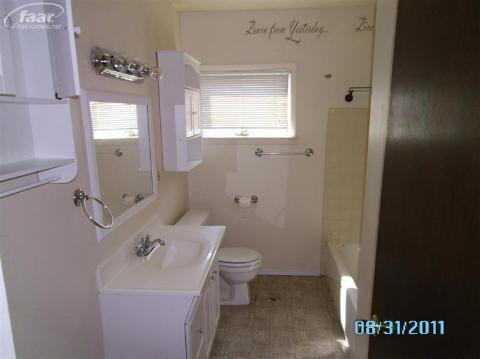 1110 Stocker Avenue Flint, MI 48503 - Photo 4 of 8 20111154-3.JPG