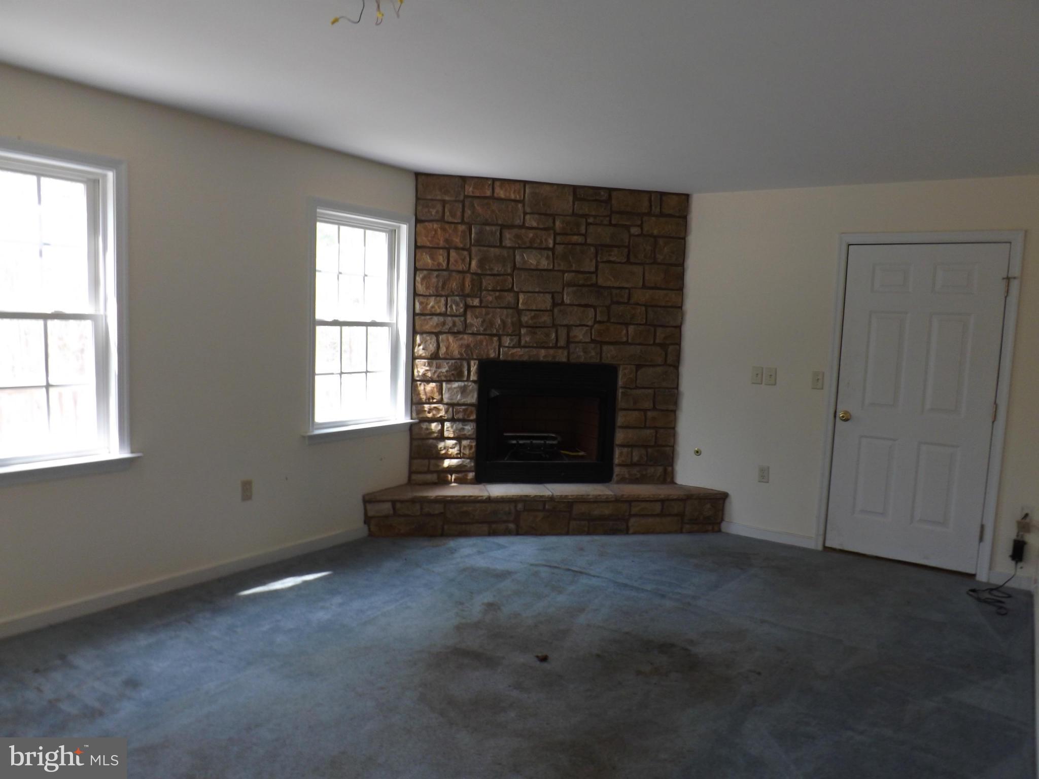 9186 Lothian Road King George, VA 22485 - Photo 4 of 30 Living Room