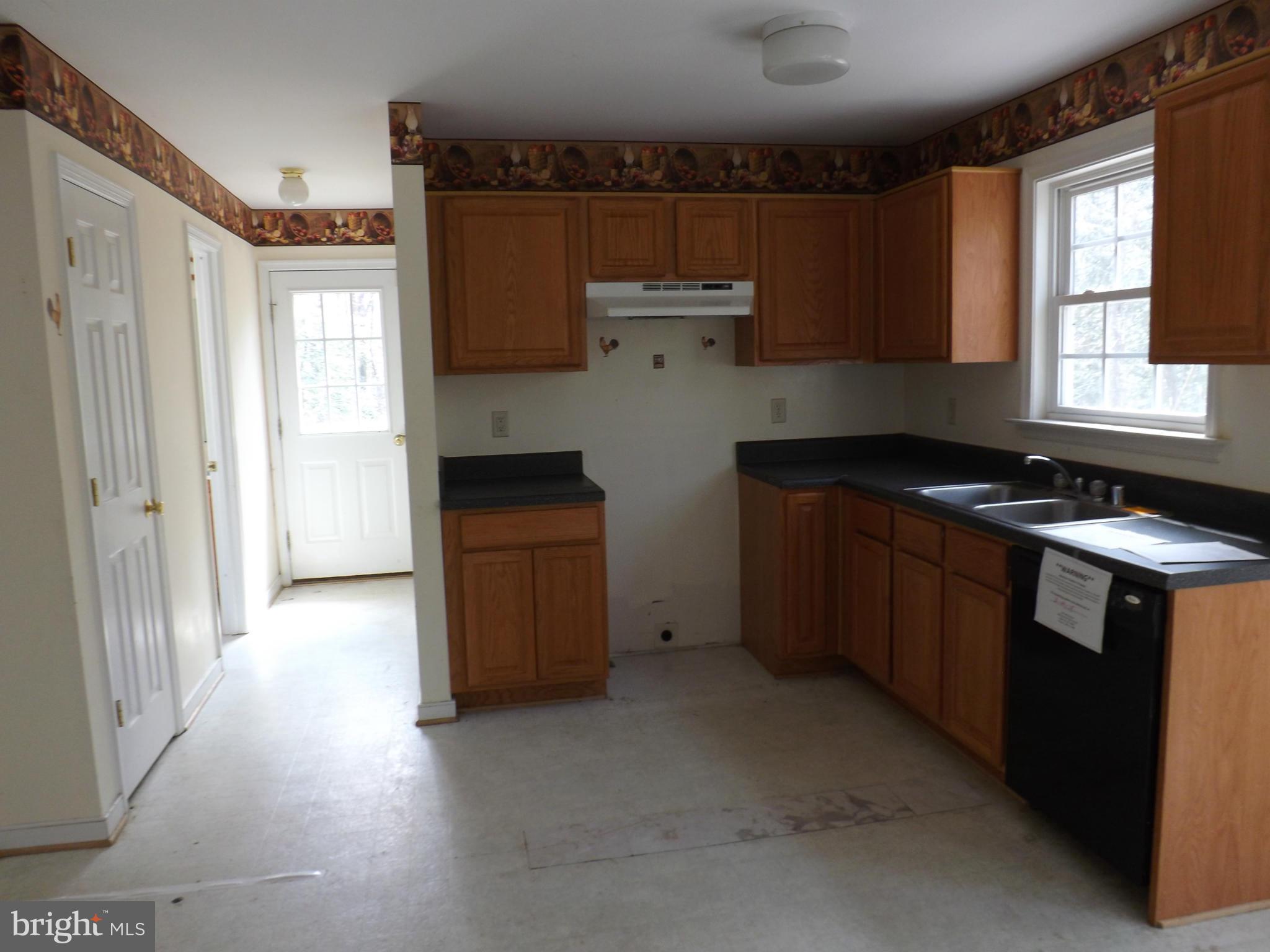 9186 Lothian Road King George, VA 22485 - Photo 6 of 30 Kitchen