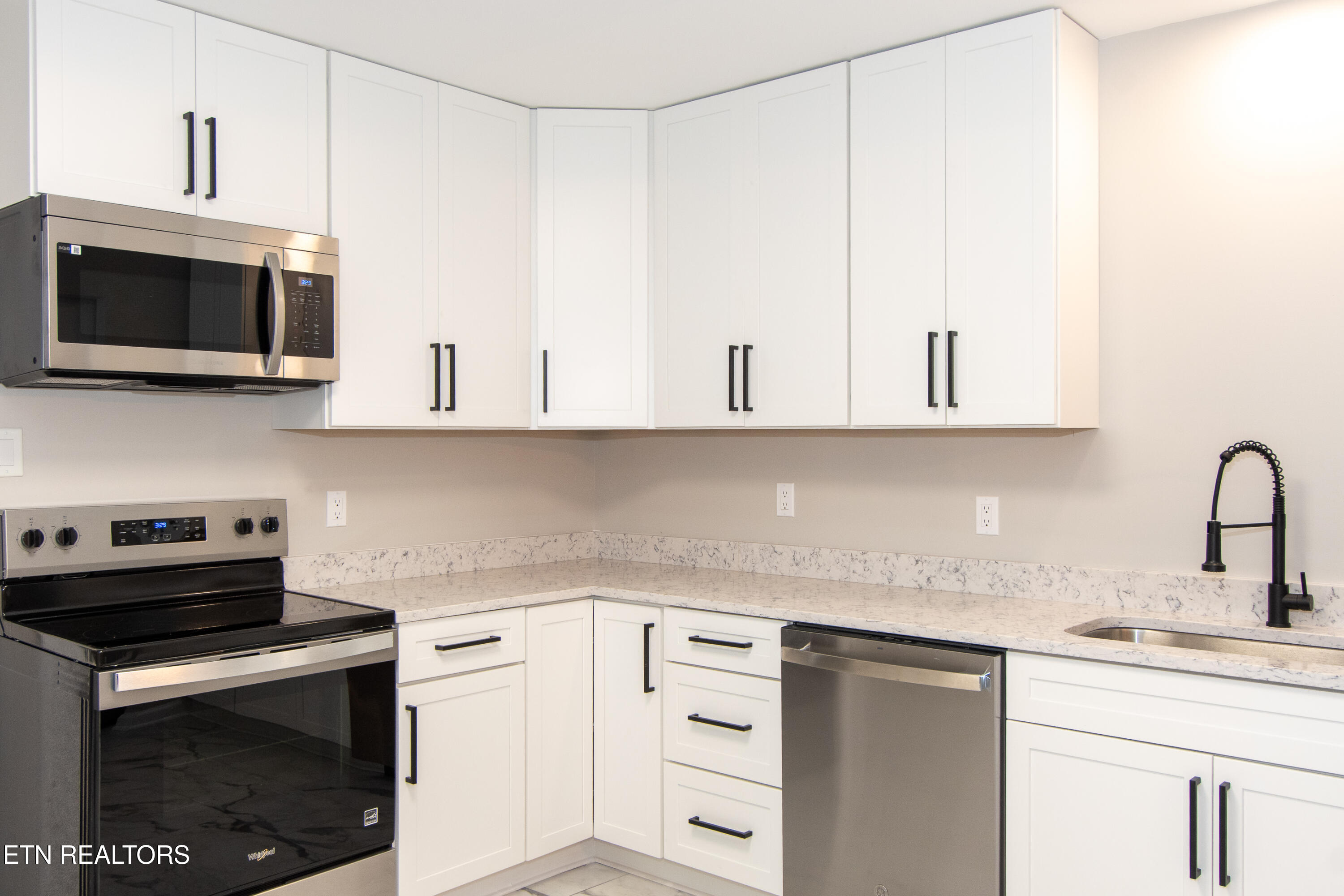 1119 Cherry Street Alcoa, TN 37701 - Photo 13 of 37 Great Storage