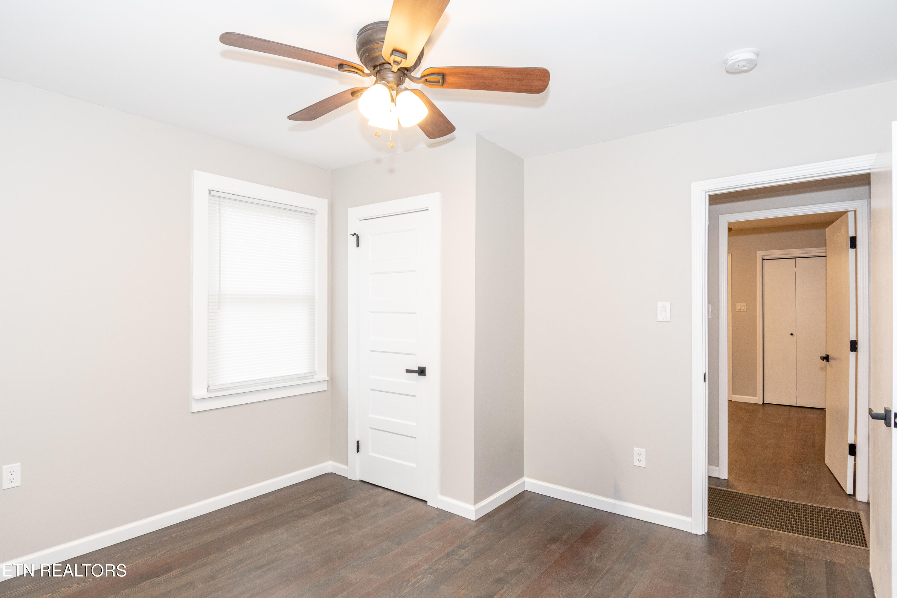 1119 Cherry Street Alcoa, TN 37701 - Photo 21 of 37 New Paint & Fixtures