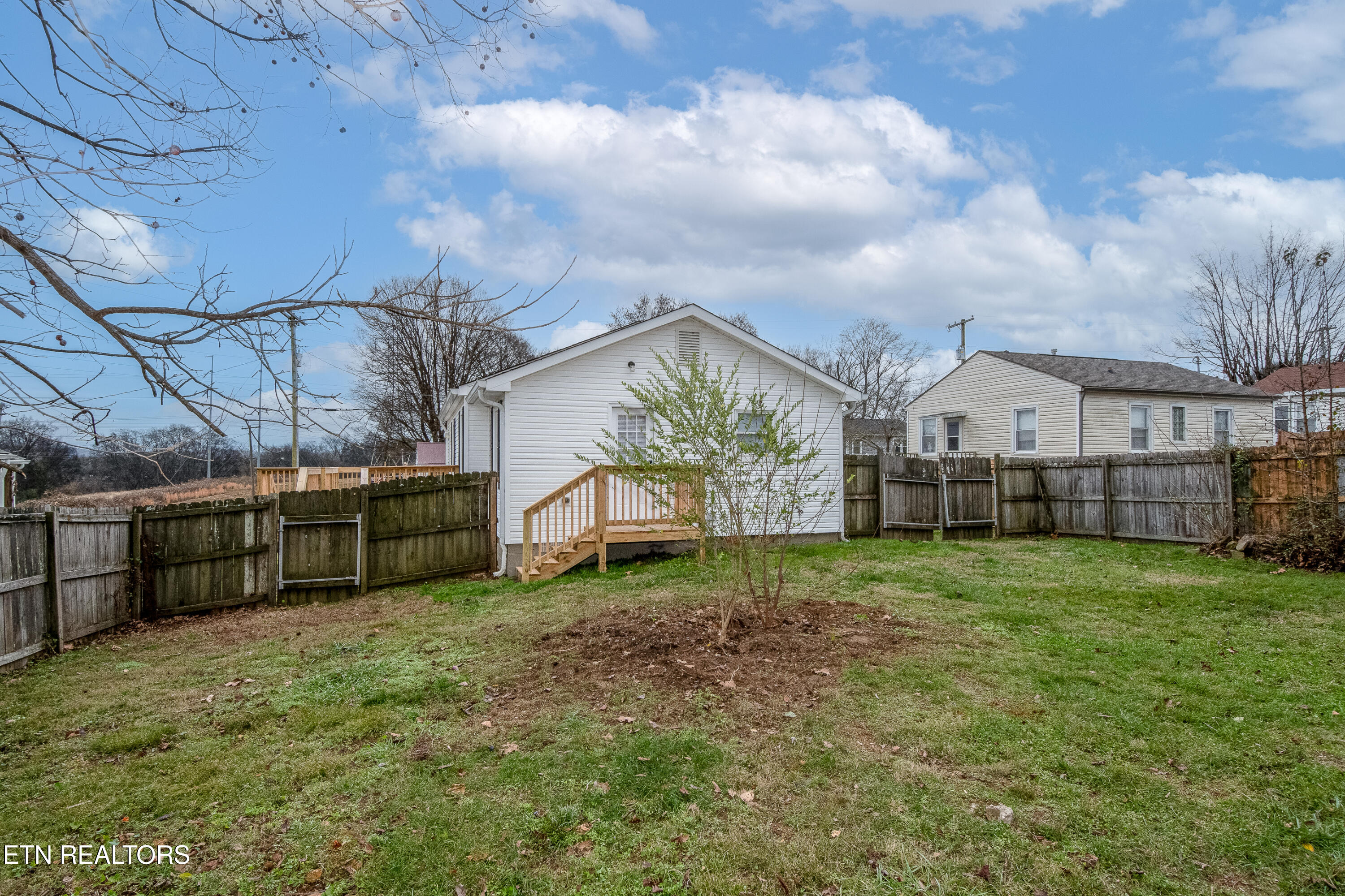 1119 Cherry Street Alcoa, TN 37701 - Photo 34 of 37 New Back Deck