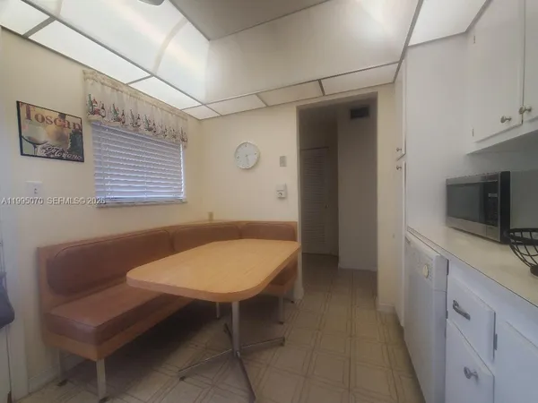 $2,250 | 319 Northeast 14th Avenue, Unit 207, Hallandale Beach, FL 33009