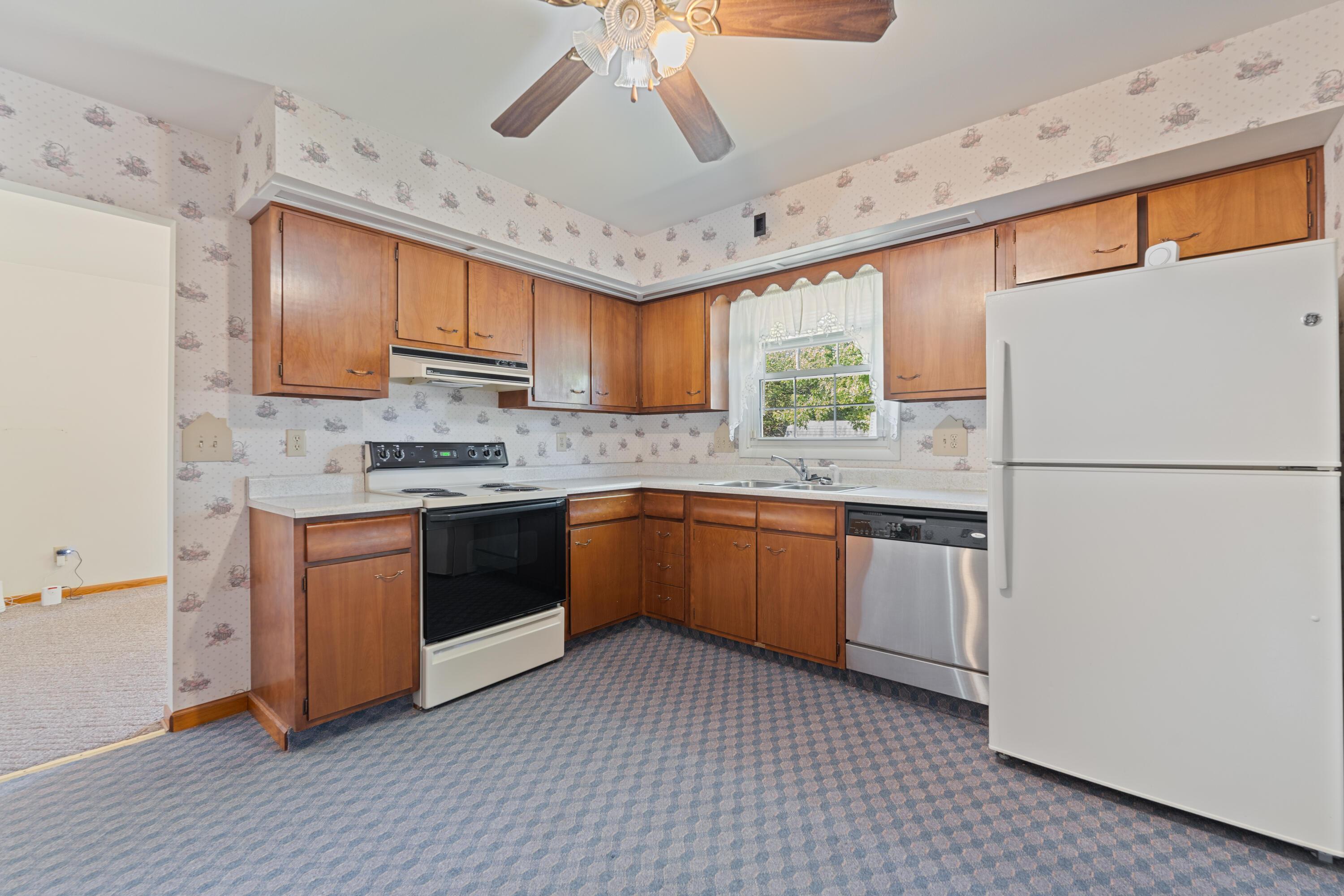 652 Williams Road Columbus, OH 43207 - Photo 13 of 34 kitchen2