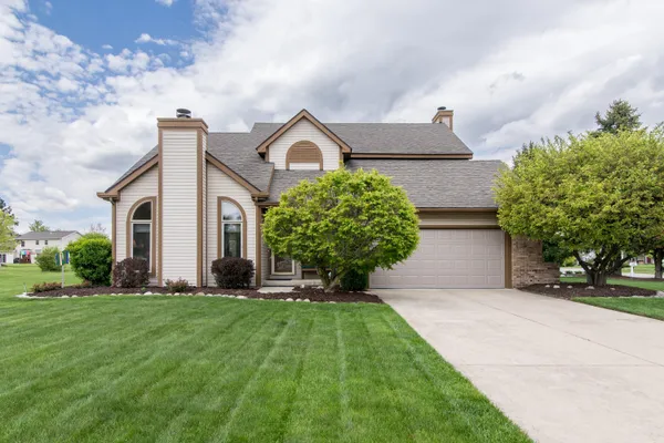 $475,000 | 1324 Darlington Circle, Saline, MI 48176