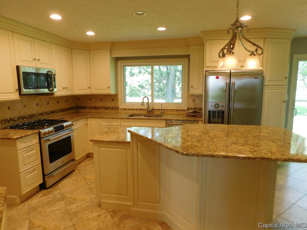 3063 Covered Bridge Road Chatham, IL 62629 - Photo 11 of 32