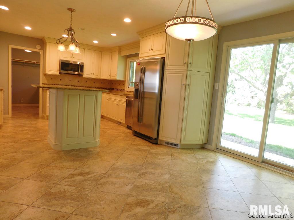 3063 Covered Bridge Road Chatham, IL 62629 - Photo 12 of 32