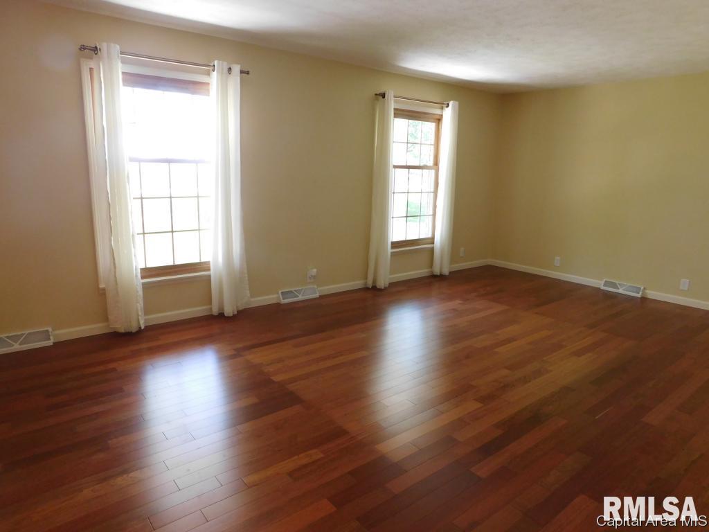 3063 Covered Bridge Road Chatham, IL 62629 - Photo 4 of 32