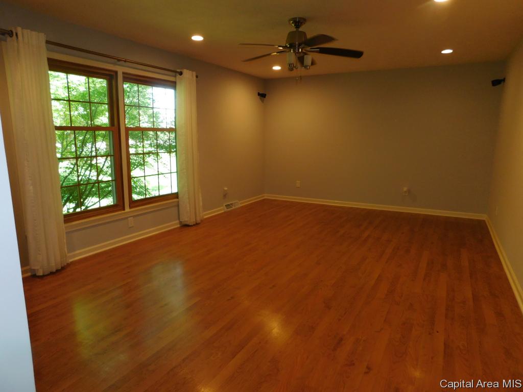 3063 Covered Bridge Road Chatham, IL 62629 - Photo 5 of 32