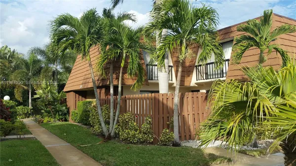 a view of a yard in front of a house